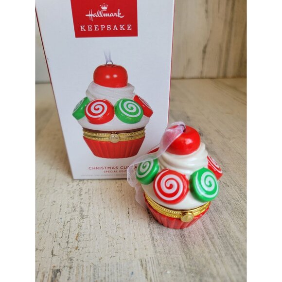 Hallmark Christmas cupcake special edition trinket box ornament Xmas - Picture 1 of 7